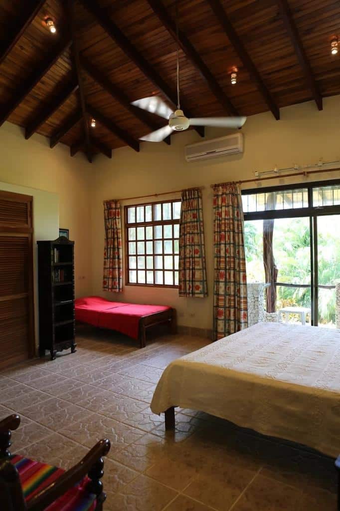 Lomas de Flamingo Villa 4: A Symphony of Luxury!