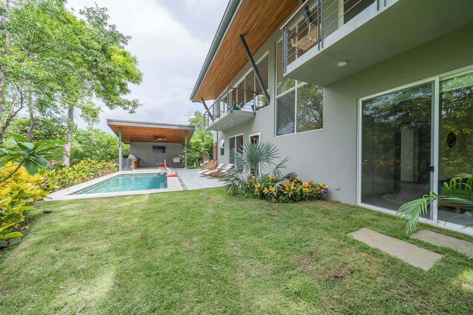 Casa Natura El Roble #50: Discover Your Private Oasis in Las Ventanas de Playa Grande!