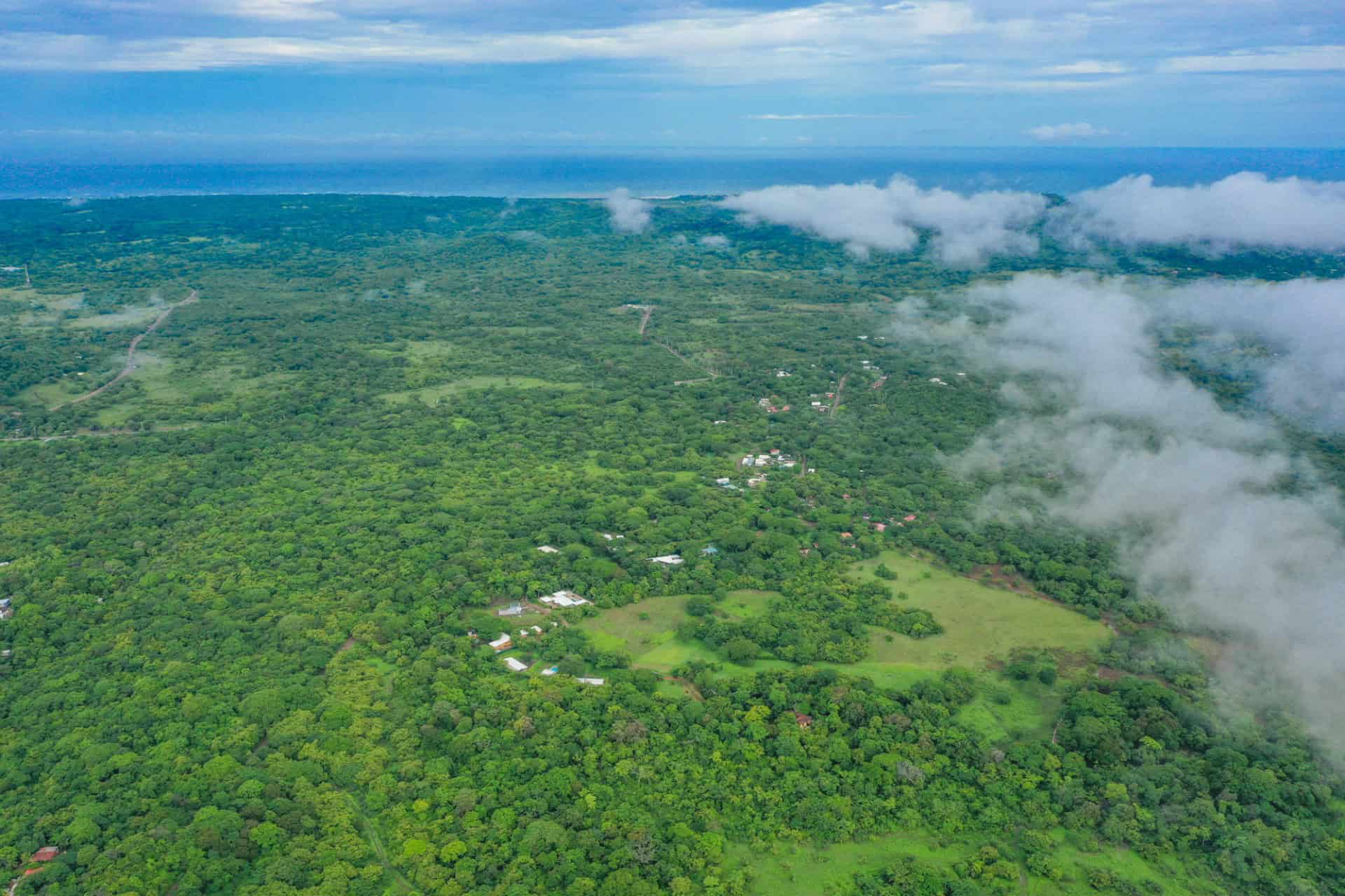 Lands in Playa Ocotal