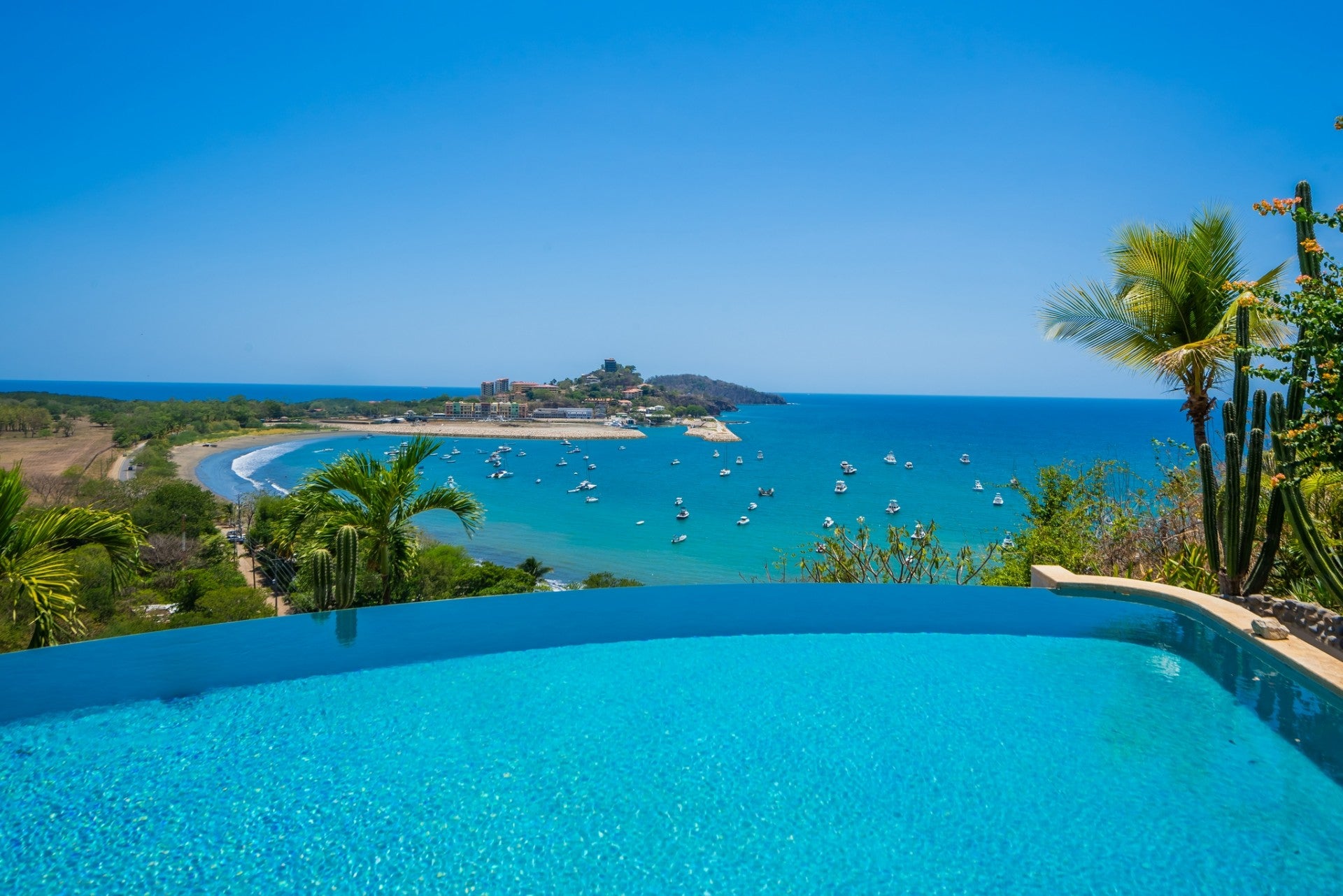 Colores del Pacifico & Bahia Norte – Two-Home Ocean View Estate