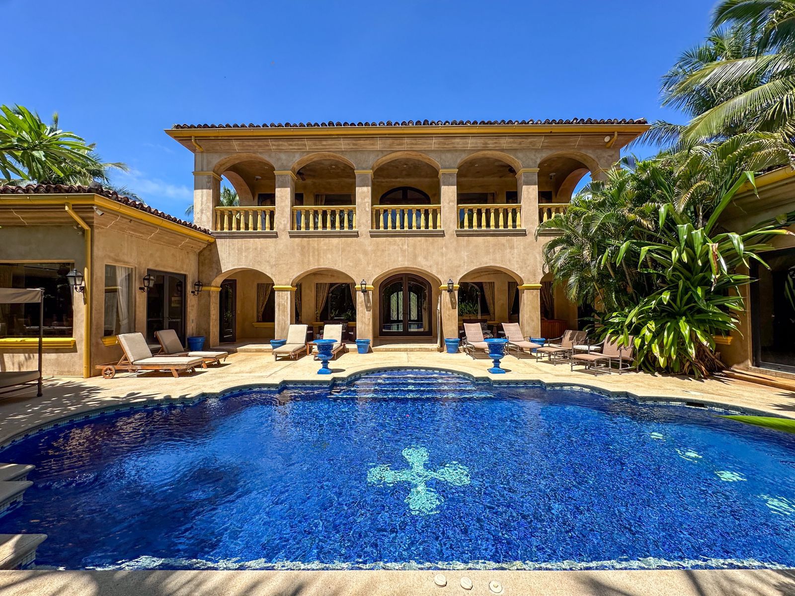 Elegant Villa Tuscana | Reserva de Golf Community
