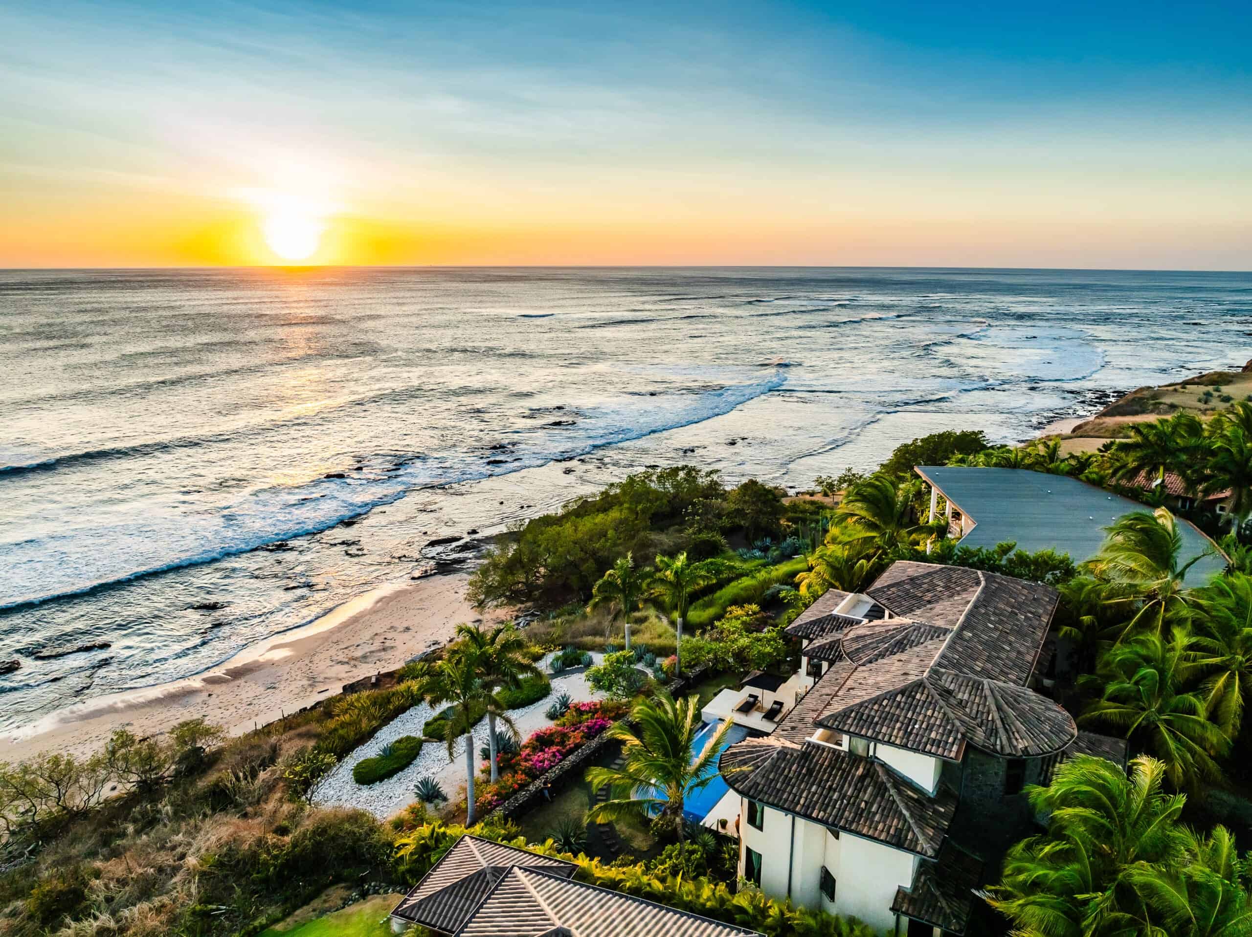 VILLA ESPERANZA BEACHFRONT