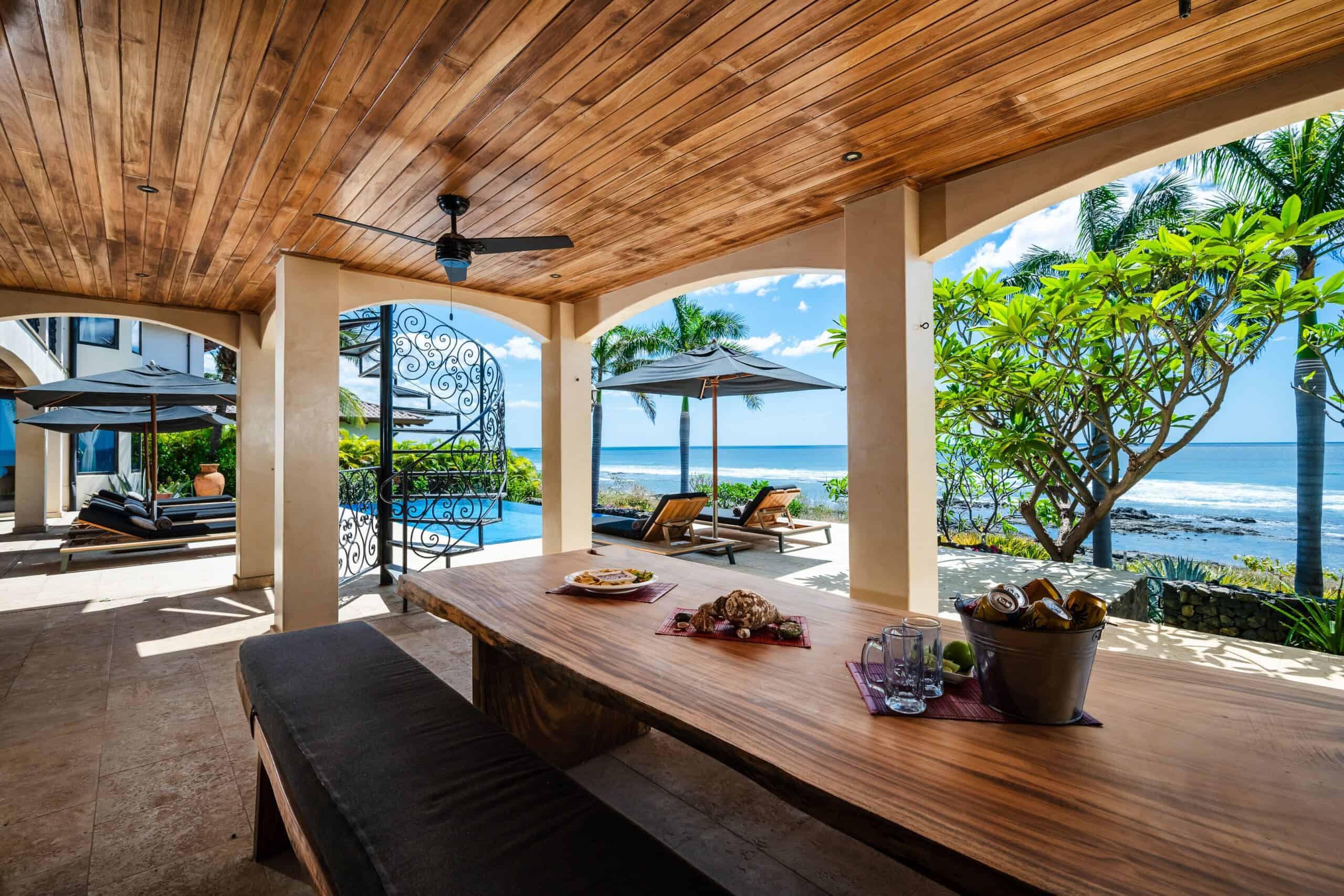 VILLA ESPERANZA BEACHFRONT