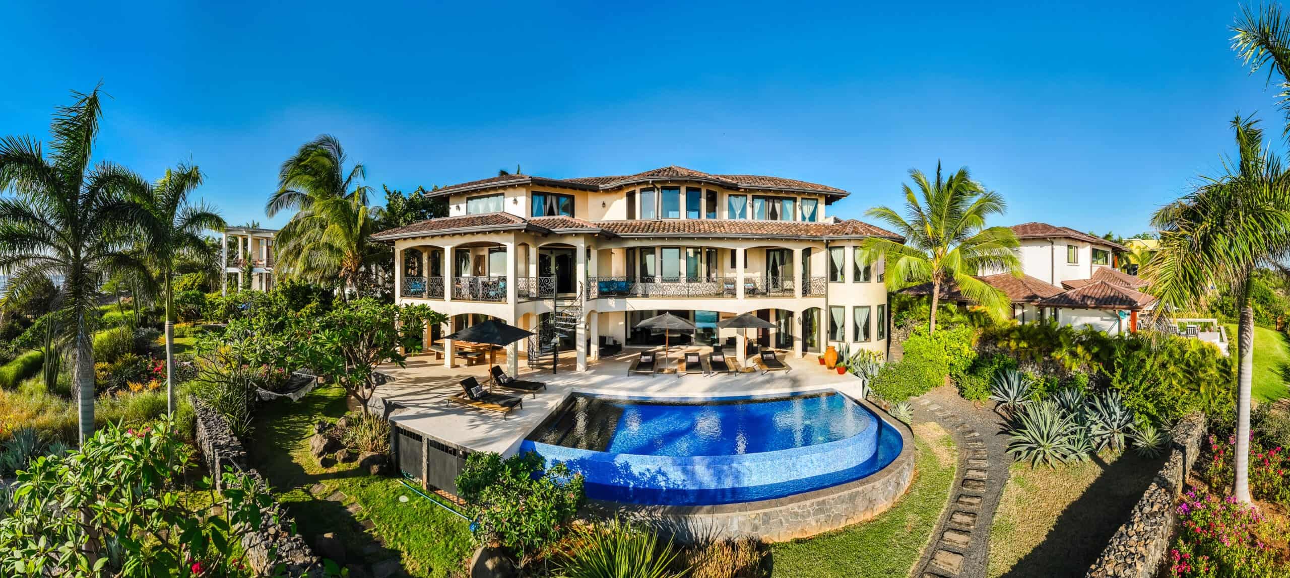 VILLA ESPERANZA BEACHFRONT