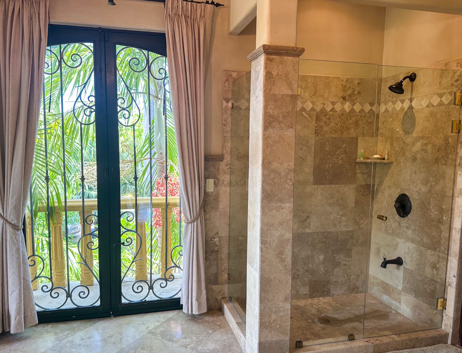Elegant Villa Tuscana | Reserva de Golf Community