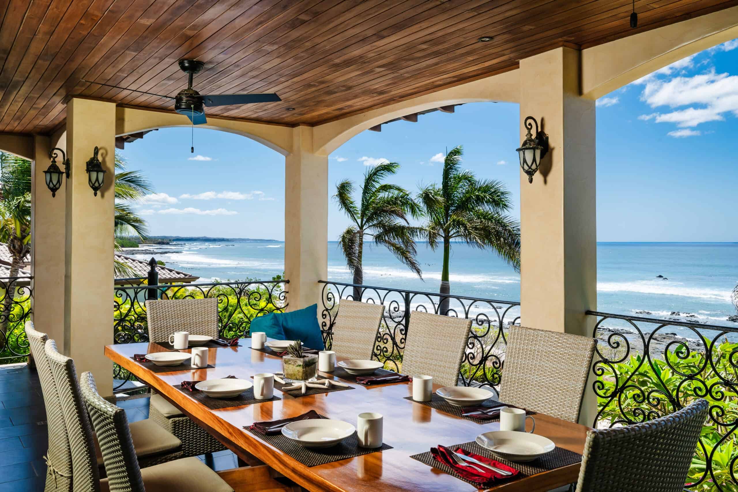 VILLA ESPERANZA BEACHFRONT