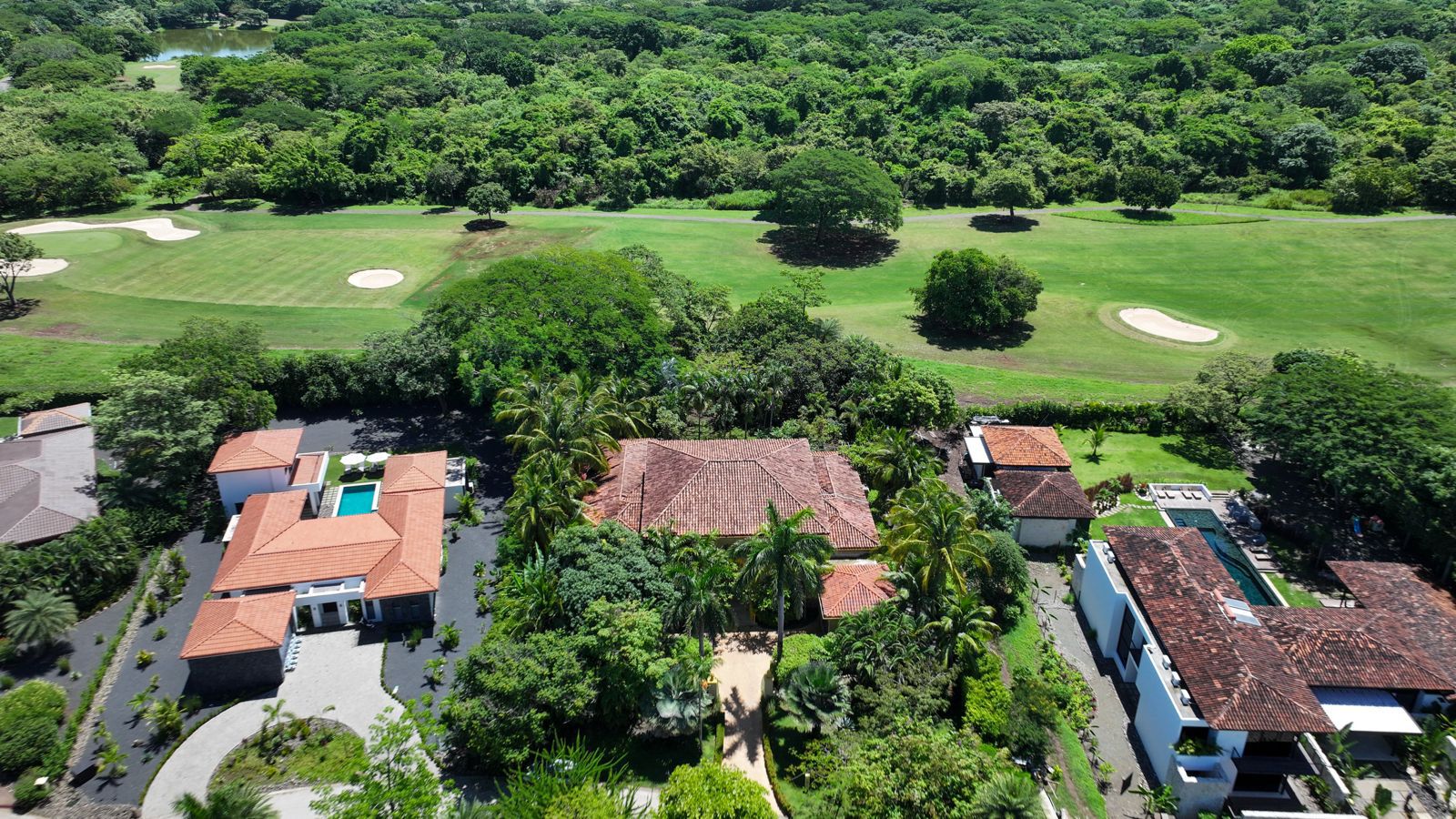 Elegant Villa Tuscana | Reserva de Golf Community