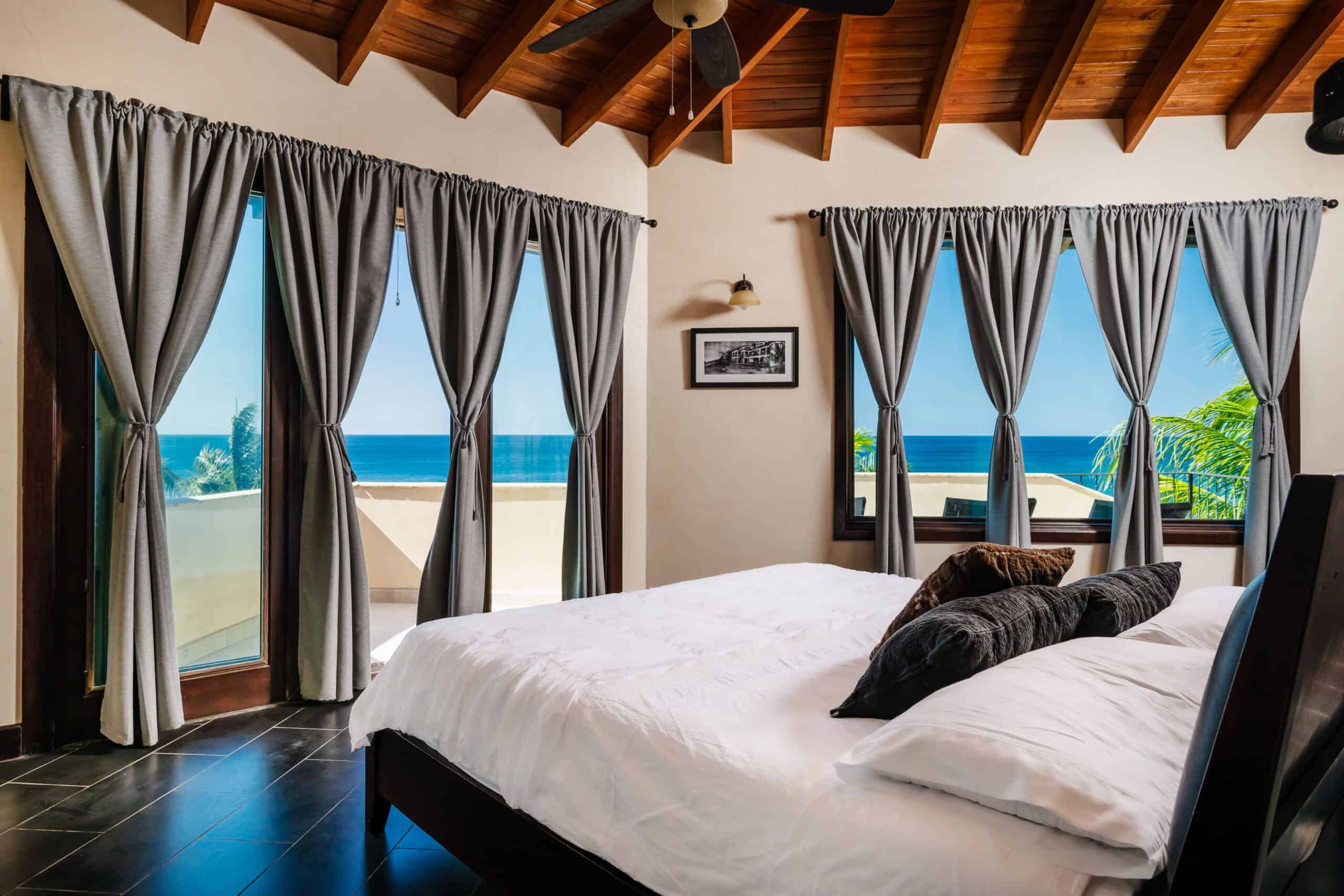 VILLA ESPERANZA BEACHFRONT