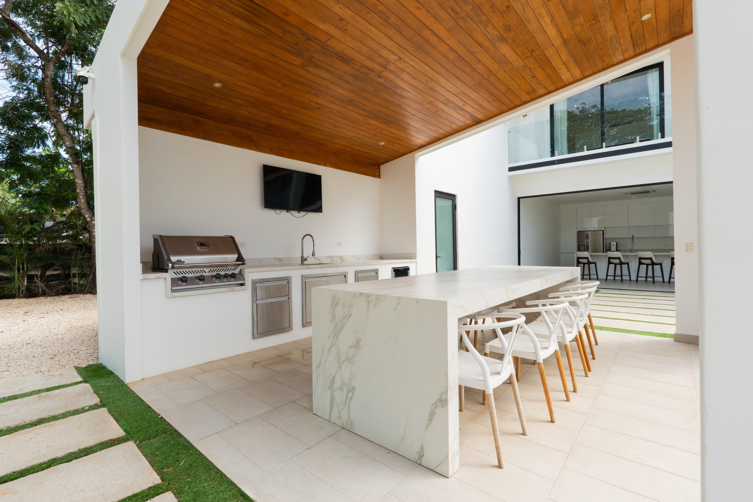 Casa Blanca – Luxury Golf Course Estate in Hacienda Pinilla
