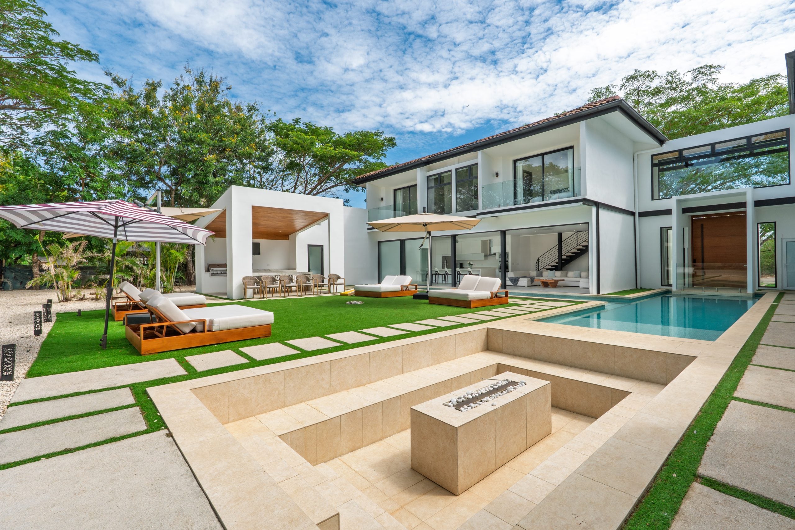 Casa Blanca – Luxury Golf Course Estate in Hacienda Pinilla