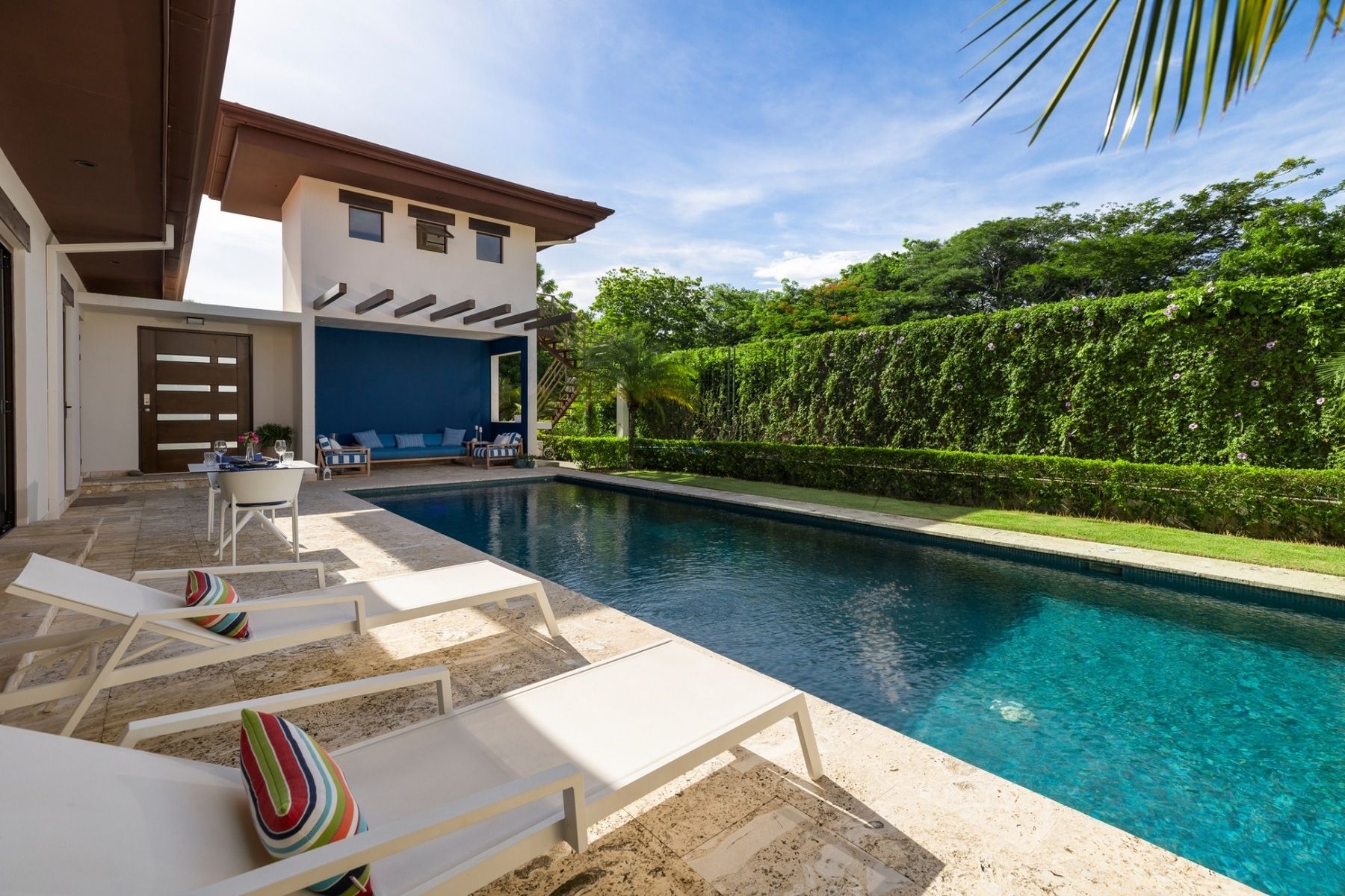 Stunning Open-Concept Residence in Las Golondrinas