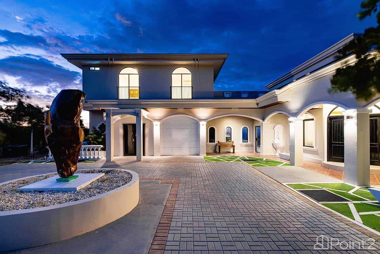 Casa Vista de Paraíso: A Luxury Retreat in Lomas del Mar