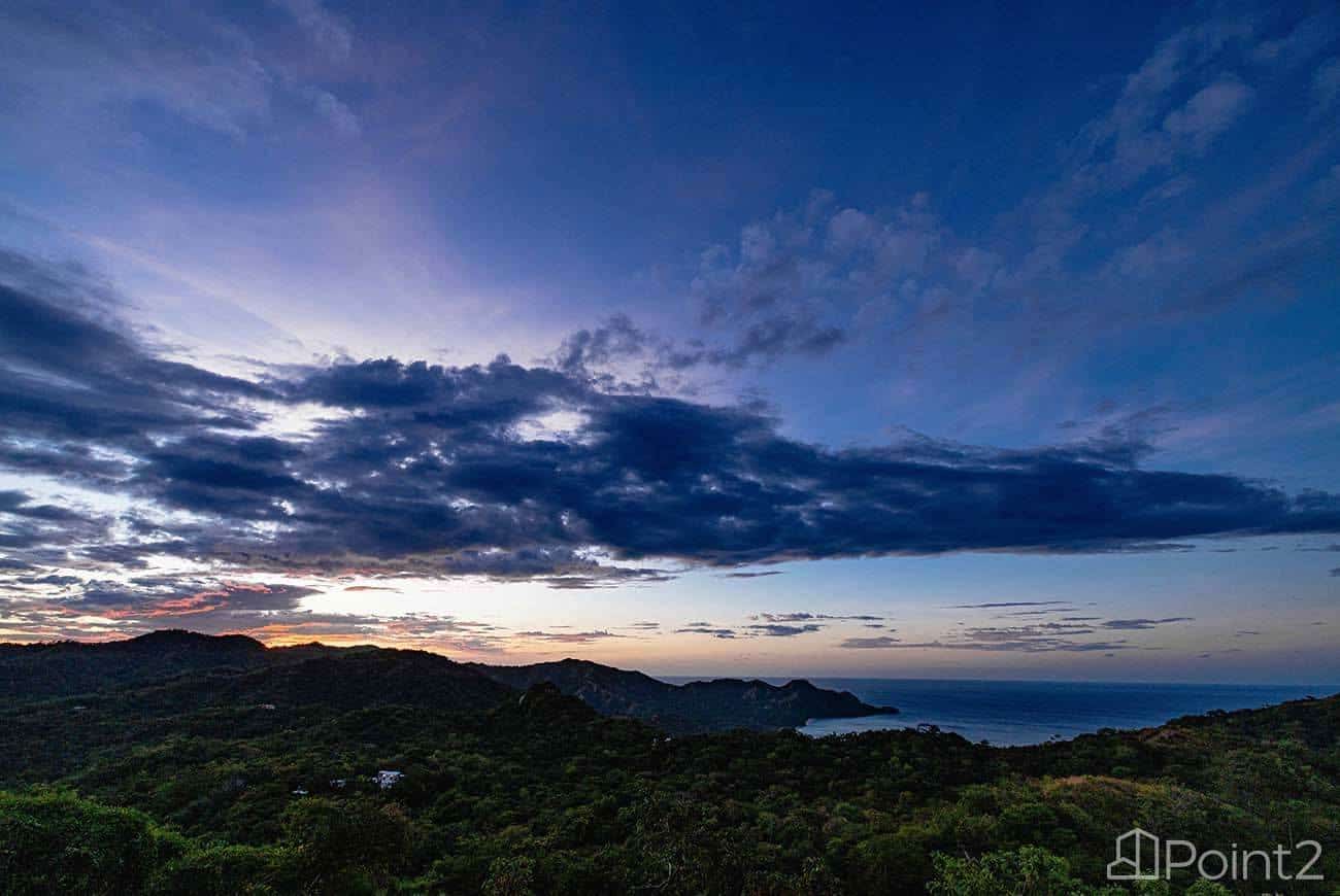 Casa Vista de Paraíso: A Luxury Retreat in Lomas del Mar