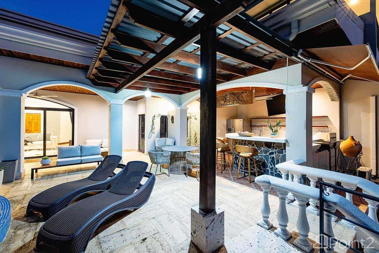 Casa Vista de Paraíso: A Luxury Retreat in Lomas del Mar