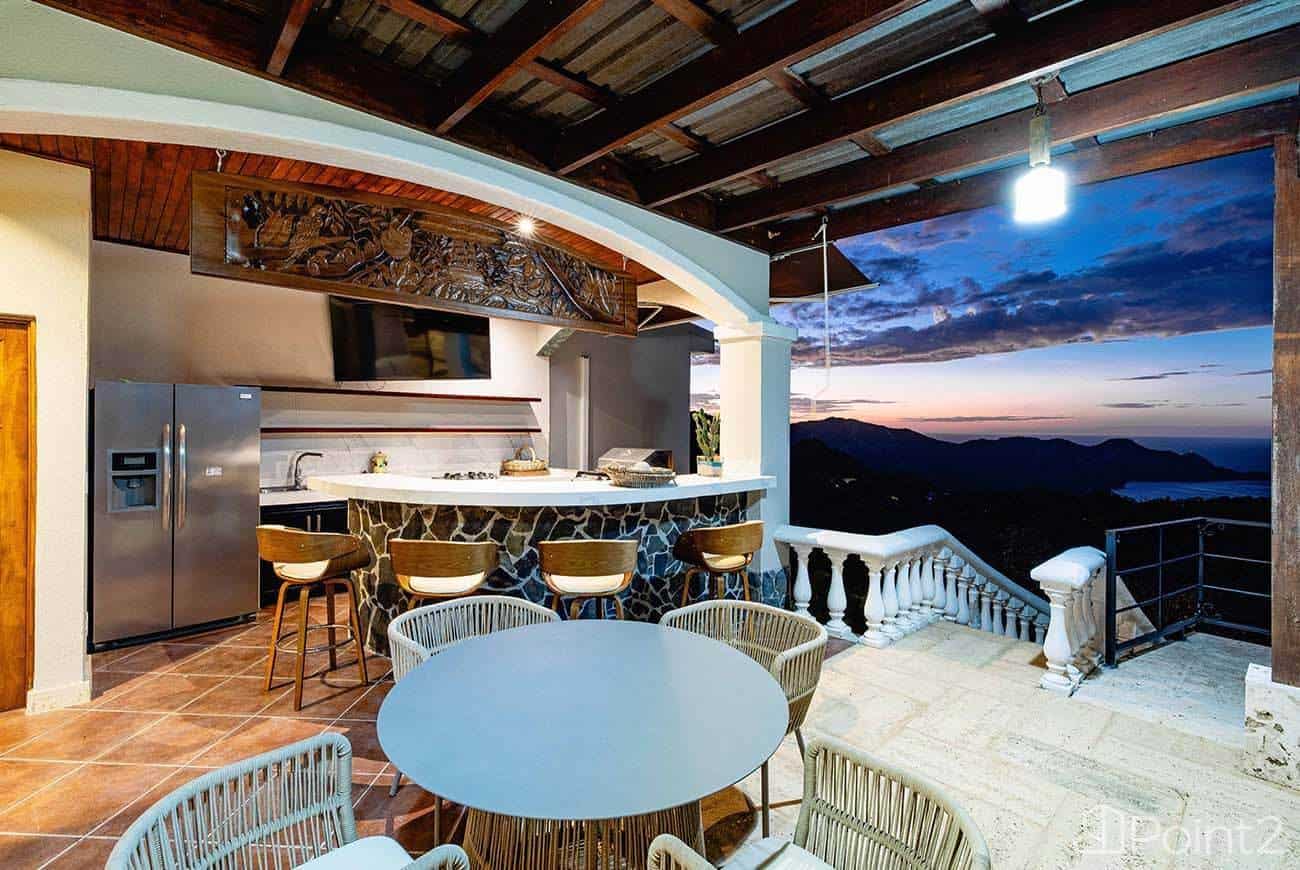 Casa Vista de Paraíso: A Luxury Retreat in Lomas del Mar