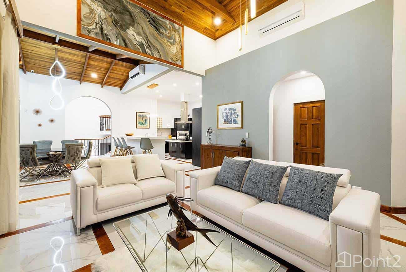 Casa Vista de Paraíso: A Luxury Retreat in Lomas del Mar