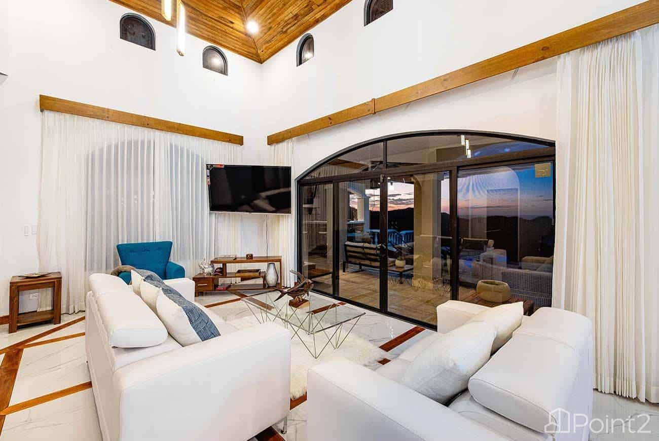Casa Vista de Paraíso: A Luxury Retreat in Lomas del Mar