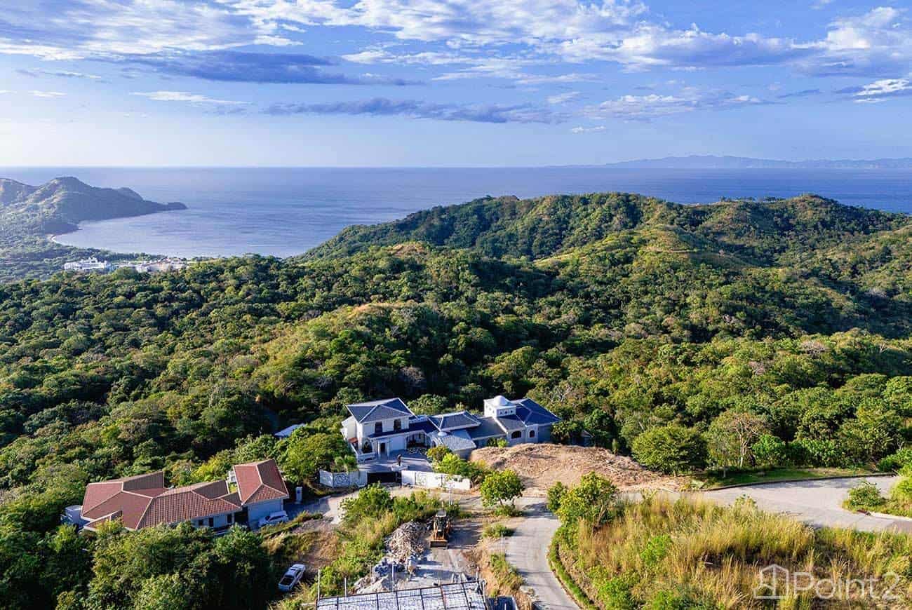 Casa Vista de Paraíso: A Luxury Retreat in Lomas del Mar