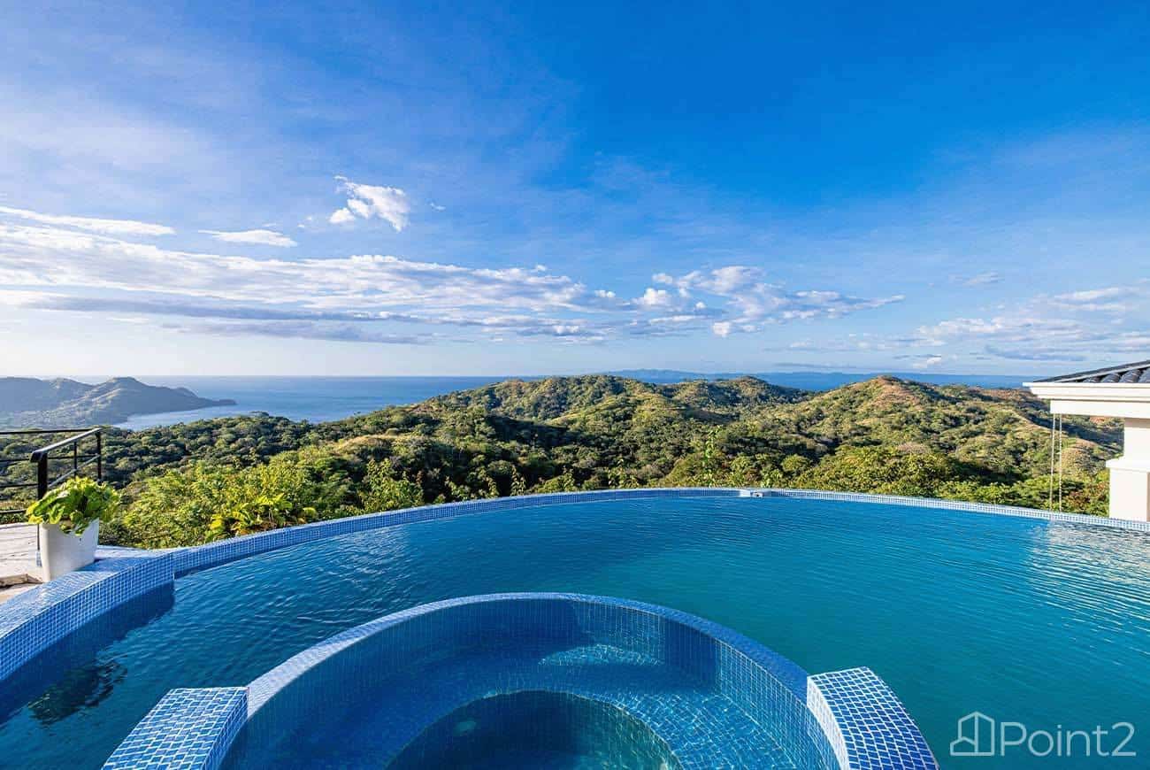 Casa Vista de Paraíso: A Luxury Retreat in Lomas del Mar