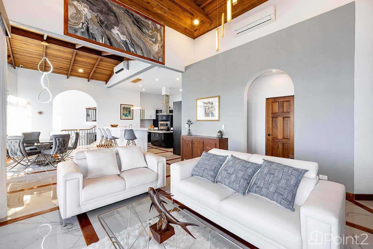 Casa Vista de Paraíso: A Luxury Retreat in Lomas del Mar