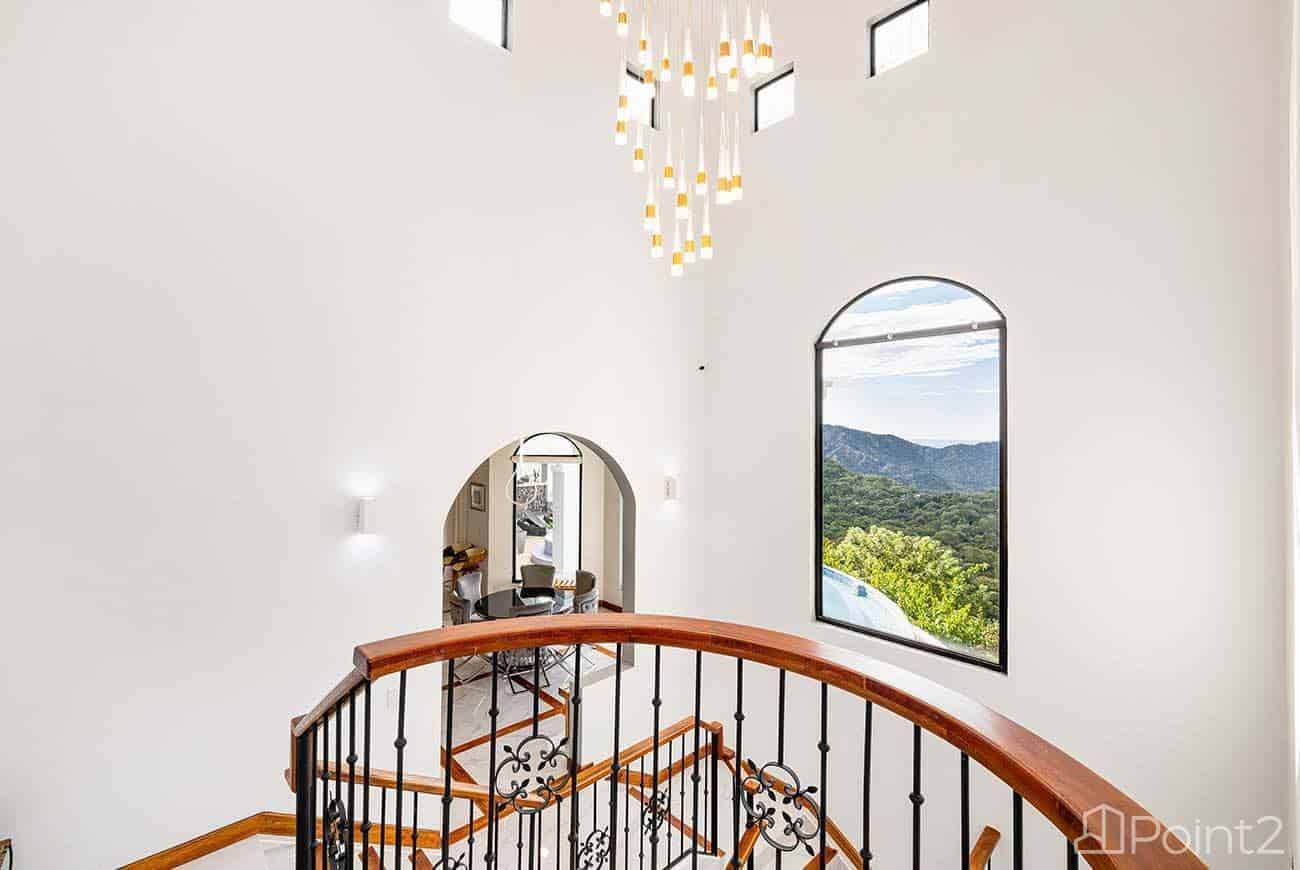Casa Vista de Paraíso: A Luxury Retreat in Lomas del Mar
