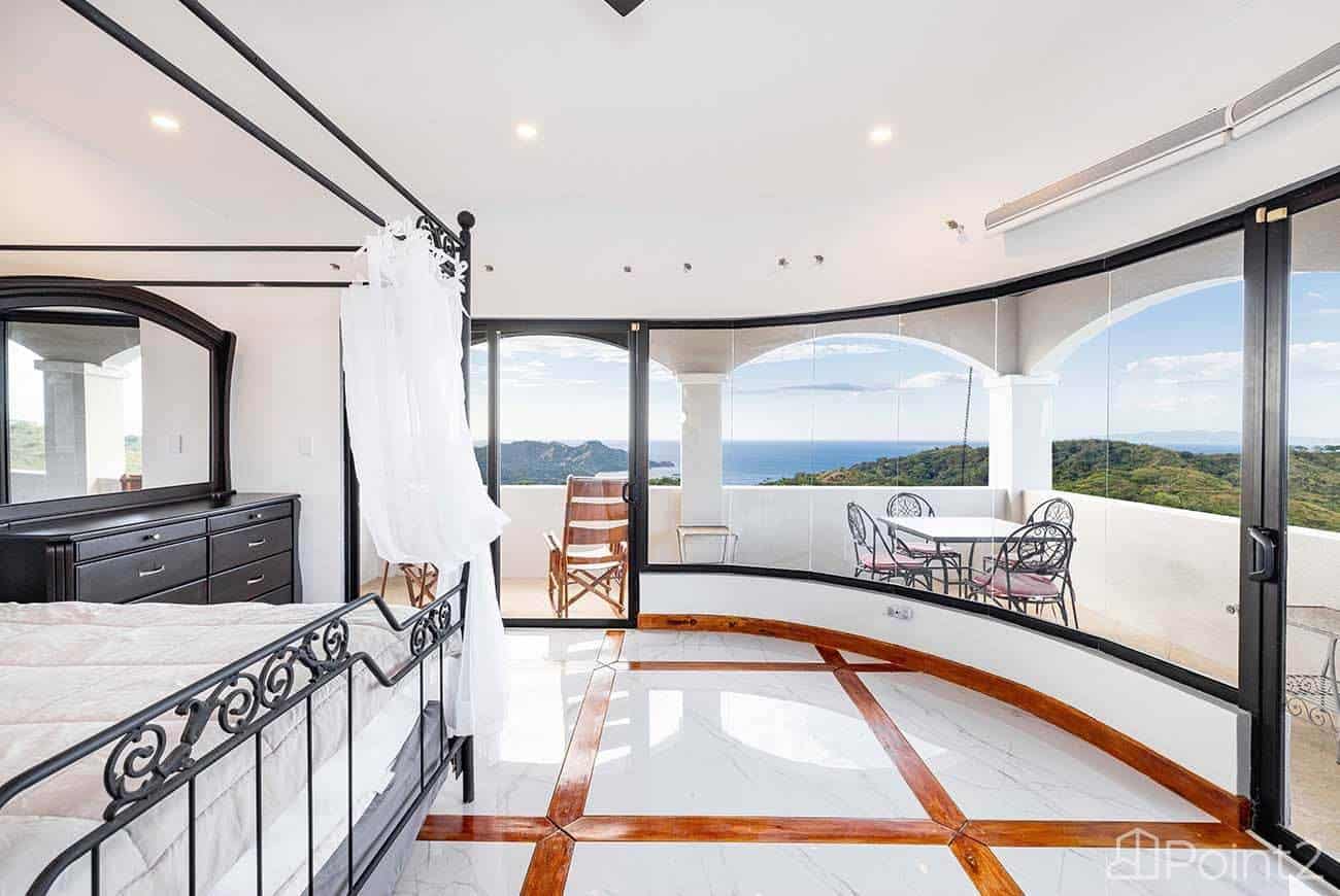 Casa Vista de Paraíso: A Luxury Retreat in Lomas del Mar