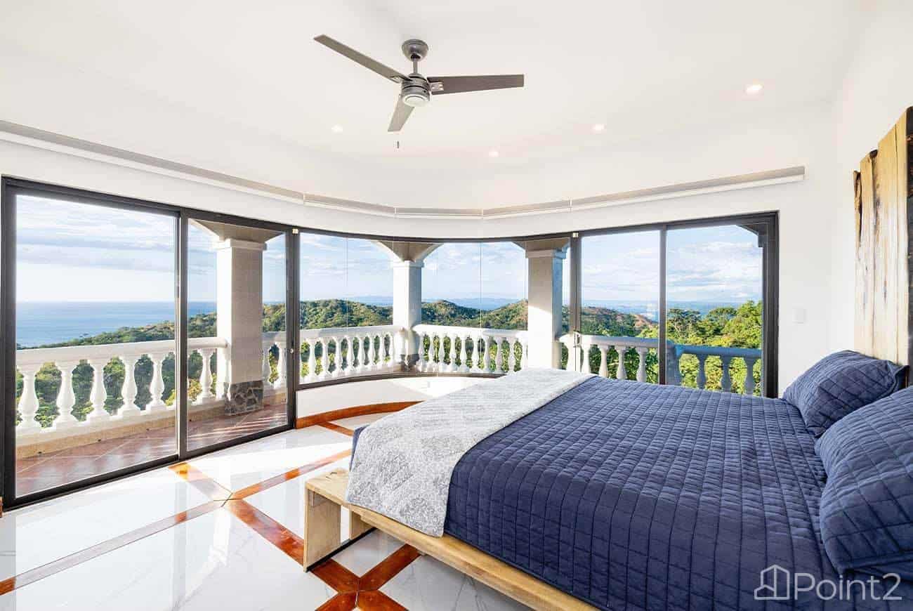 Casa Vista de Paraíso: A Luxury Retreat in Lomas del Mar