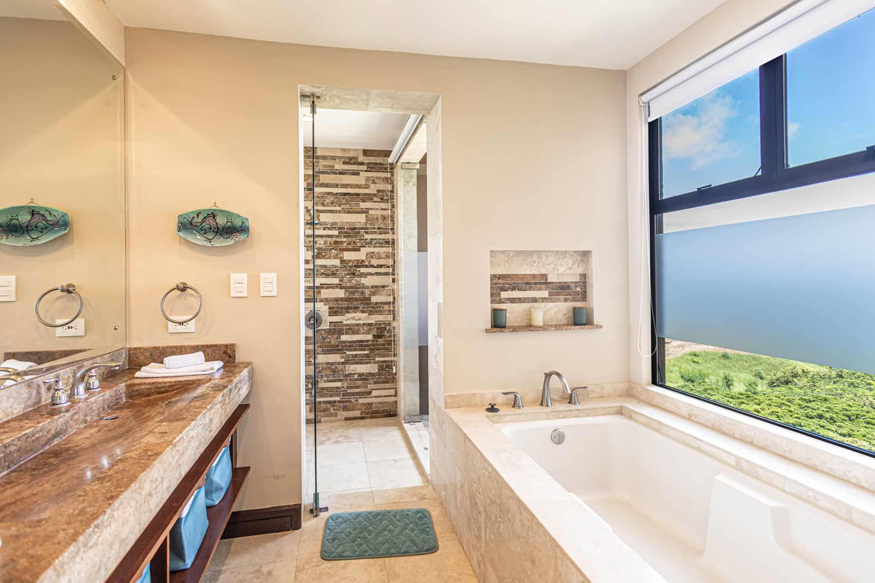 Gorgeous 3-Bedroom Condo with Panoramic Ocean Views – Azul Paraiso 7B