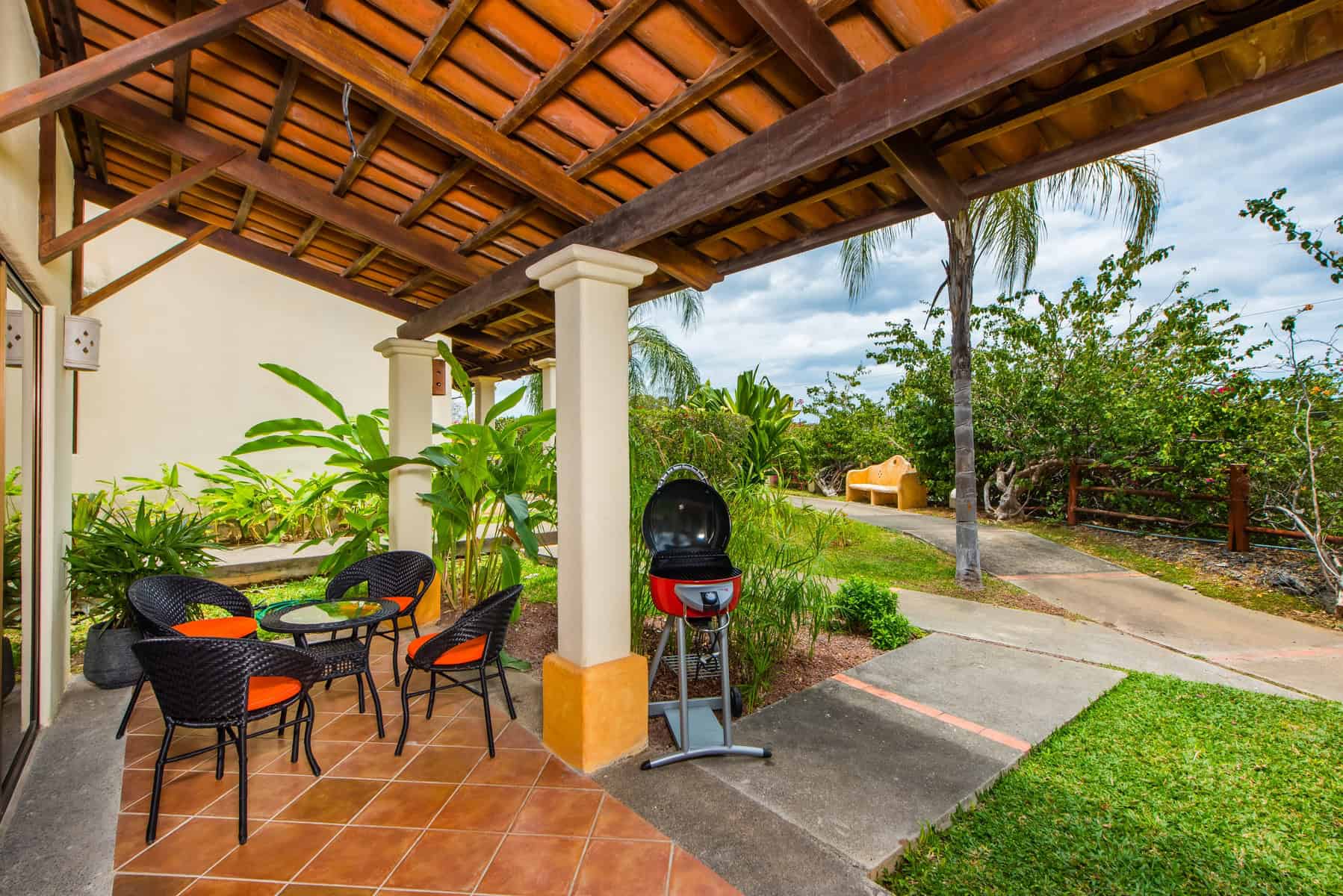 High Rental Potential: Coco Sunset Hills 52 - Beachside Condo