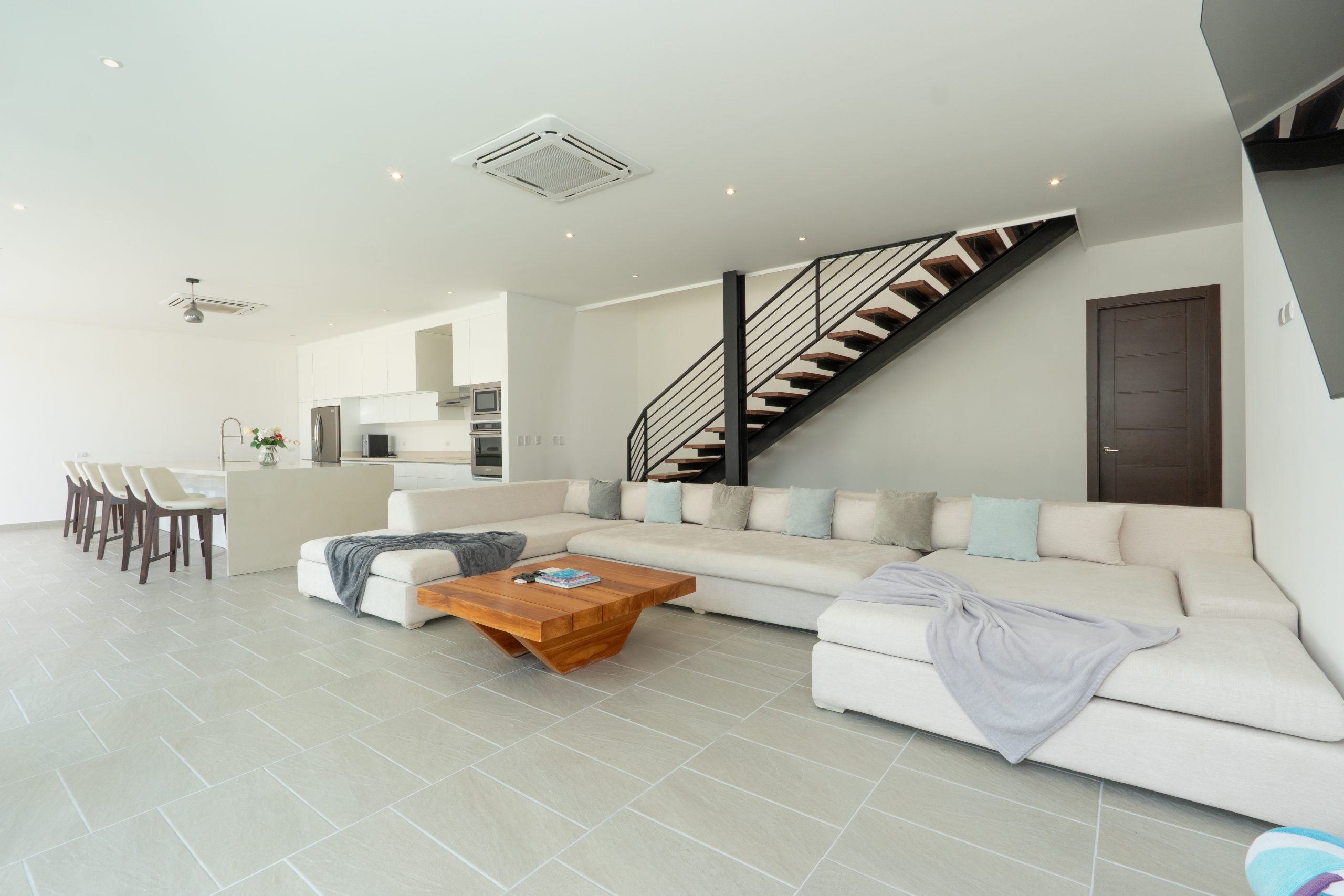 Casa Blanca – Luxury Golf Course Estate in Hacienda Pinilla