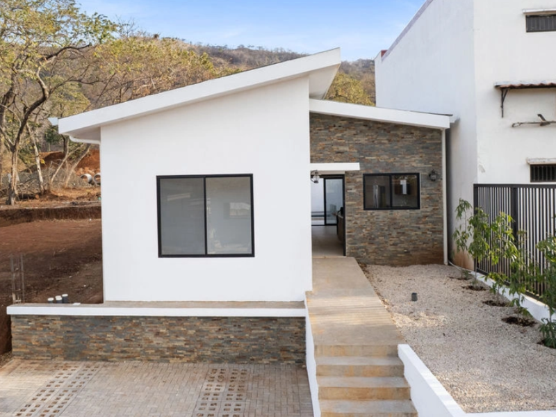 Casa Serena – Modern 3-Bedroom Pool Home in Playas del Coco