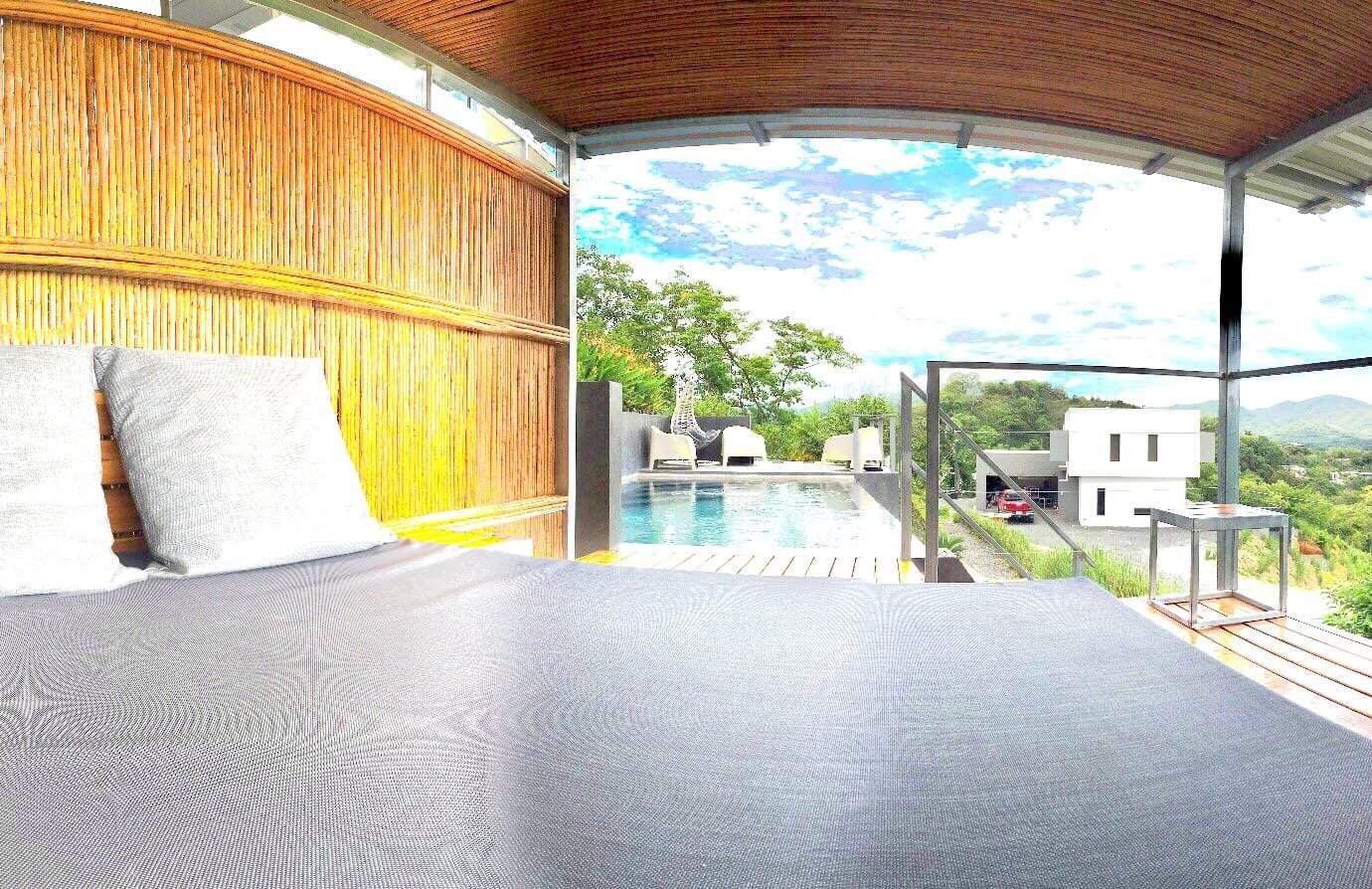 Oceanview Property with Infinity Pools: 4-Bedroom House + 4 Apartments on a Spacious 10,103 m² Lot!