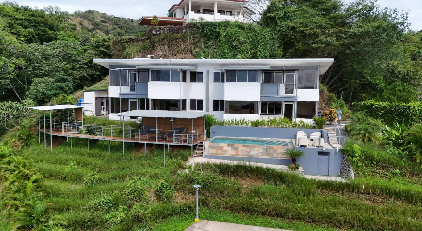 Luxury Oceanview Estate: Main House with 4 Bedrooms, 4 Bathrooms + Apartment Building with 4 Units