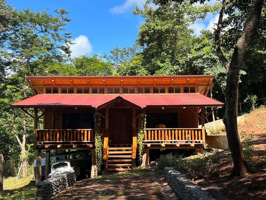 CASA DE MADERA & CASA HOBBIT