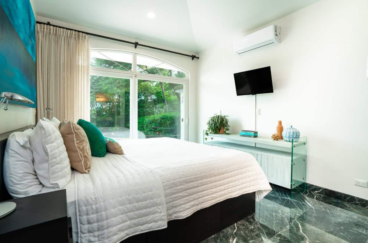 Villa Vista Luna – Newly Remodeled, Fully Furnished Ocean-View Home on 1.5 Acres
