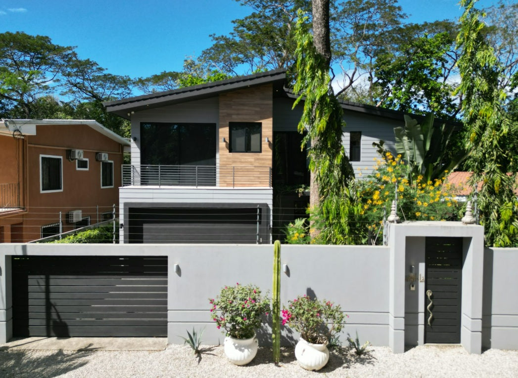 Shangri-La House – Luxurious 3-Bedroom Retreat in Playa Potrero