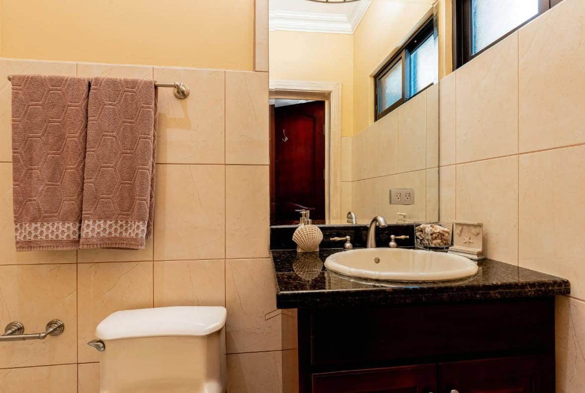 Bella Vista #B2-U5 – Stunning Ocean-View Condo with Private Rooftop