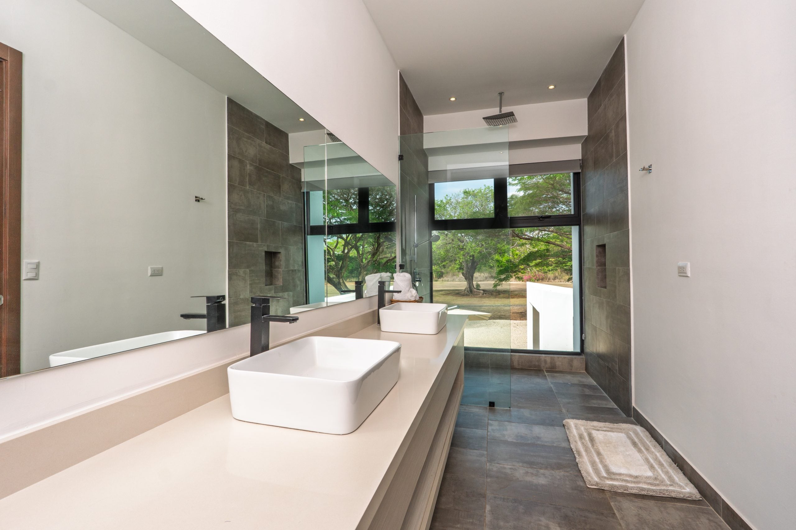 Casa Blanca – Luxury Golf Course Estate in Hacienda Pinilla
