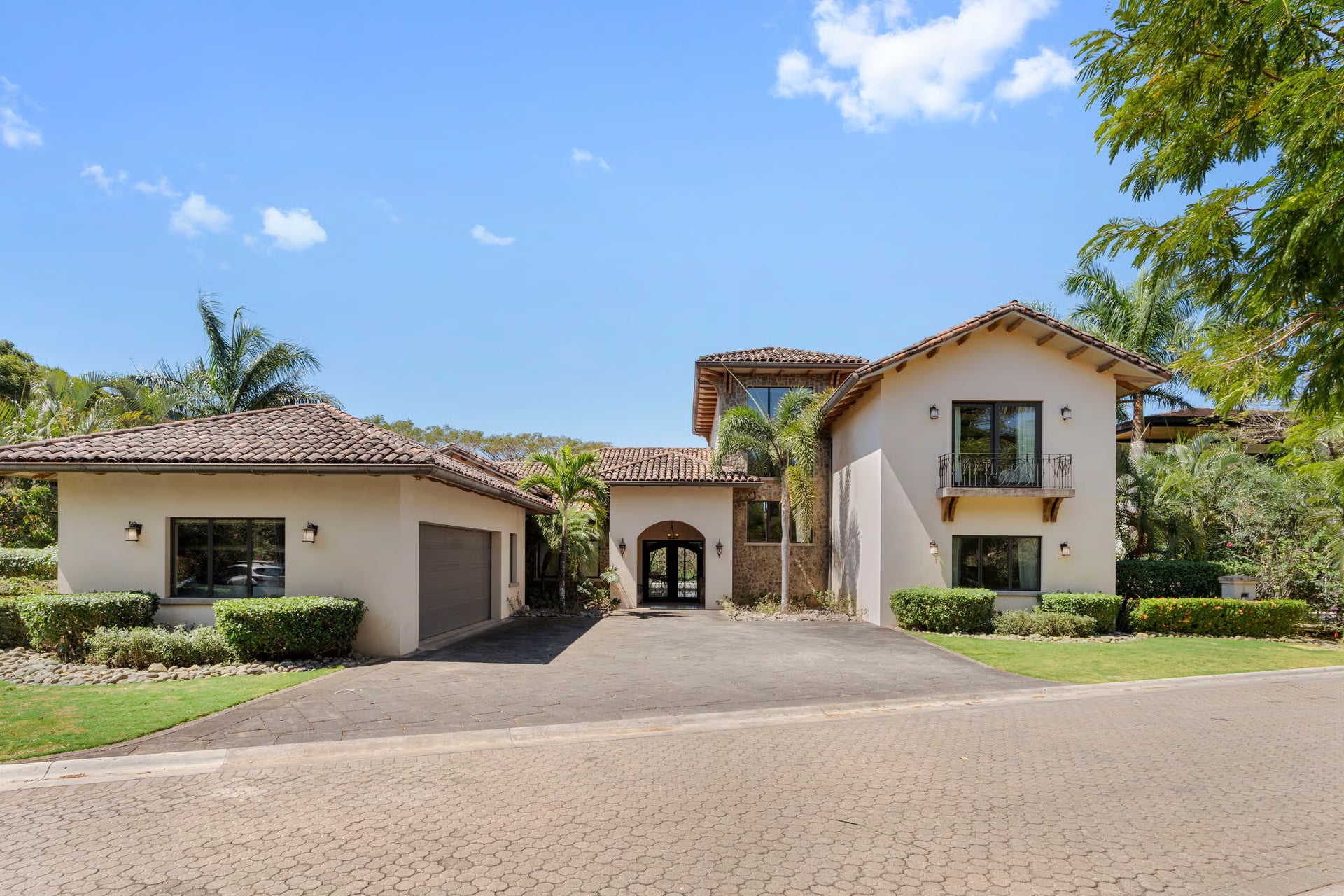 La Dulce Vida 7 – Luxury 5-Bedroom Mansion for Sale in Hacienda Pinilla, Costa Rica | Private Estate Living
