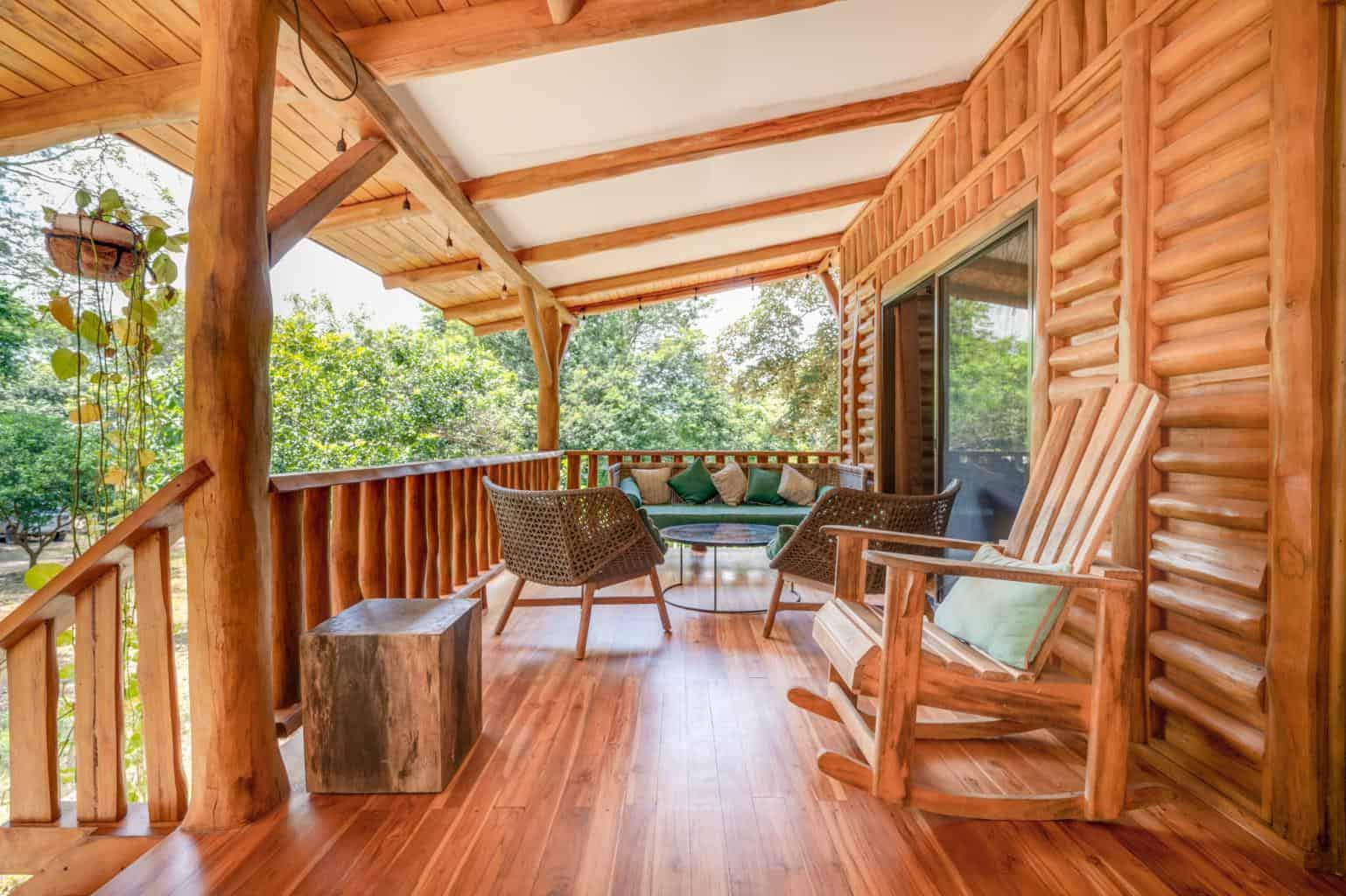 CASA DE MADERA & CASA HOBBIT