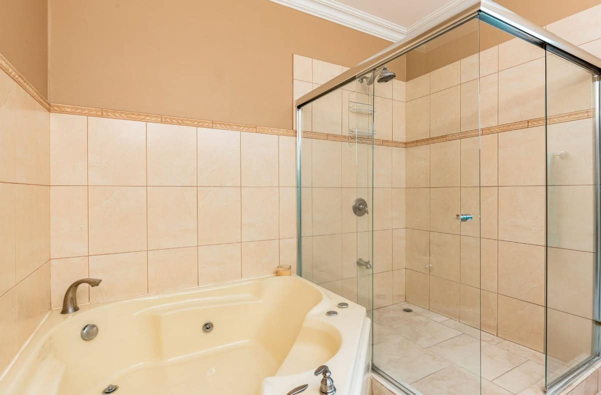 Bella Vista #B2-U5 – Stunning Ocean-View Condo with Private Rooftop