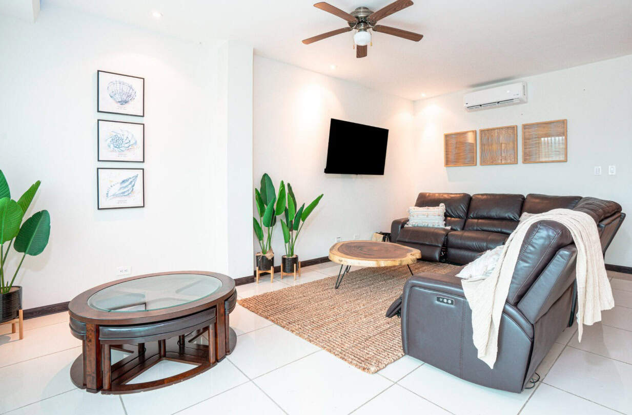 Villa Tranquila – Contemporary Condo Steps from Playa Hermosa in El Cubil
