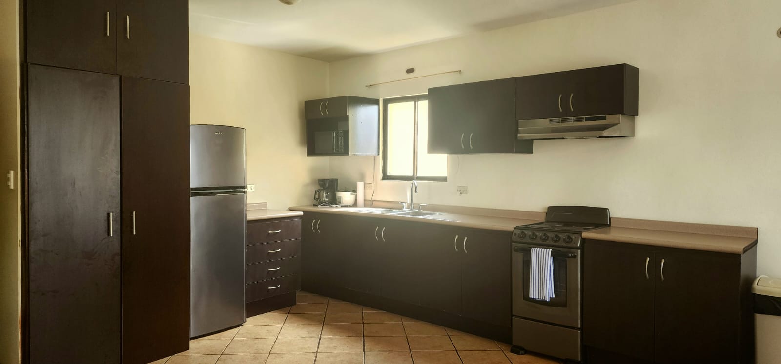 Vista Hermosa A4 - Fully Furnished 2nd-Floor Condo w/ Partial Ocean View