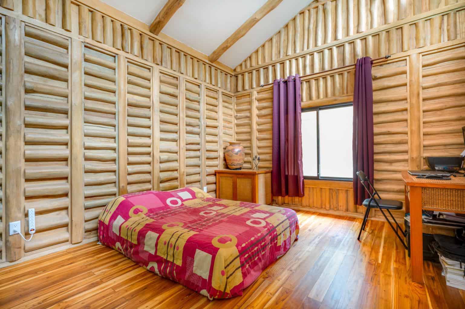 CASA DE MADERA & CASA HOBBIT