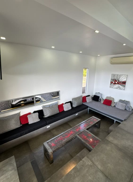 Luxury Oceanview Estate: Main House with 4 Bedrooms, 4 Bathrooms + Apartment Building with 4 Units