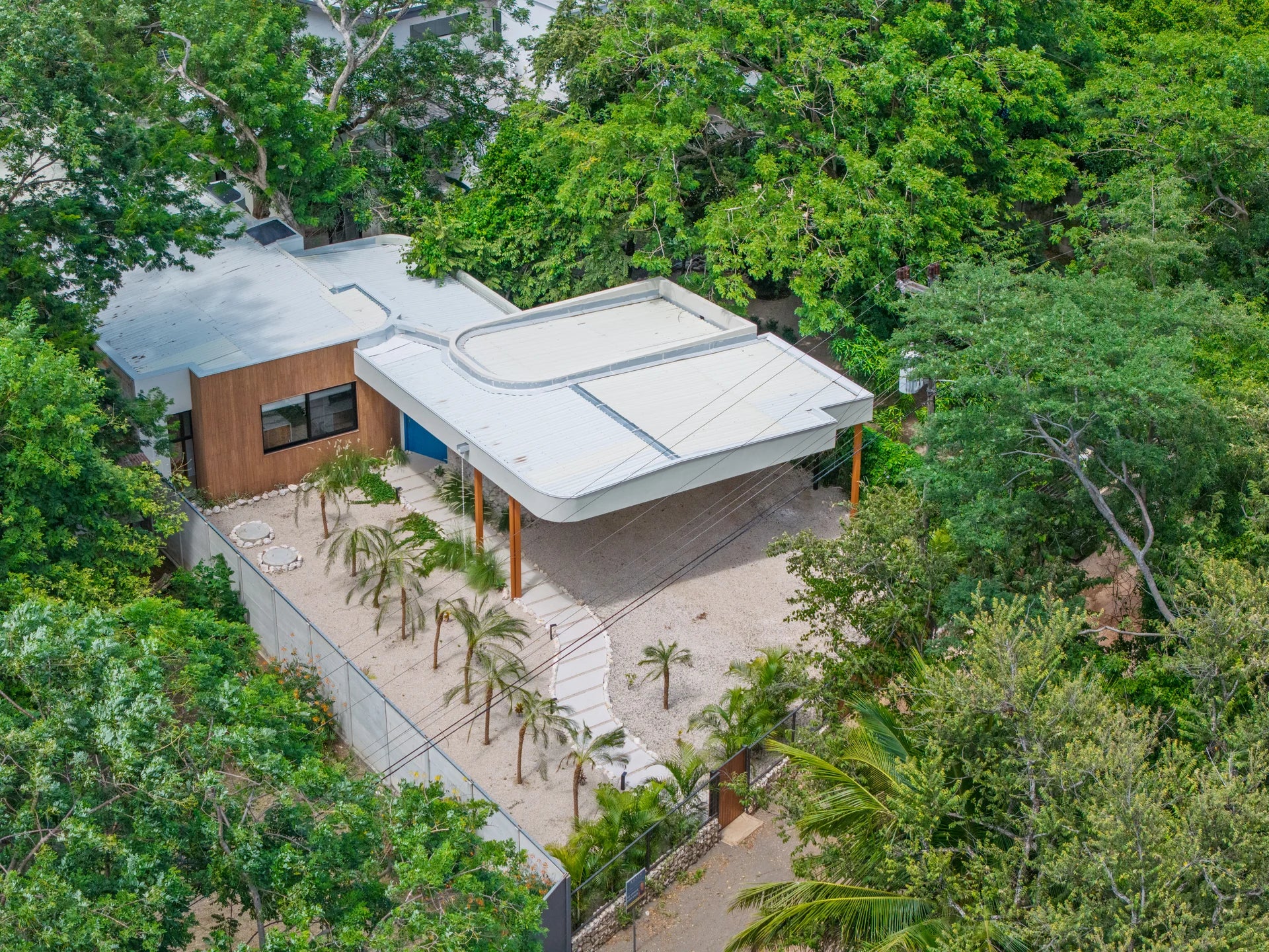 Casa Mareva | 4-Bedroom Luxury Home Near the Beach
