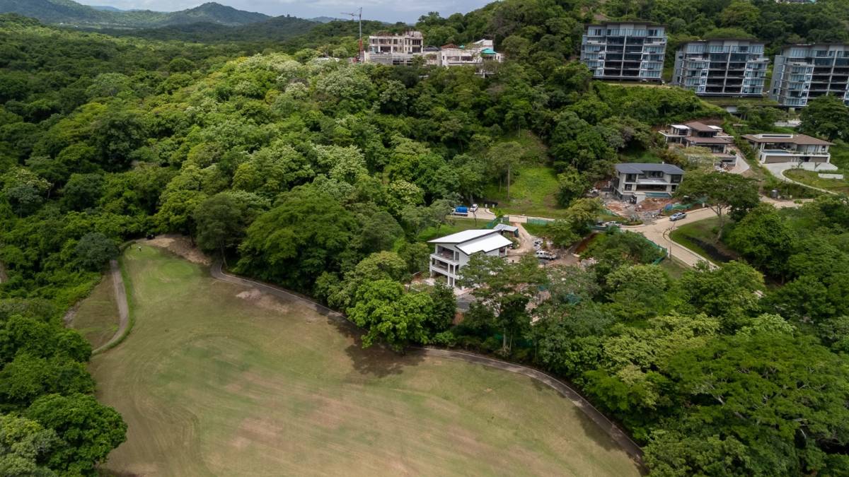 Sauco 9 – Contemporary 4BR Villa + Studio with Private Elevator