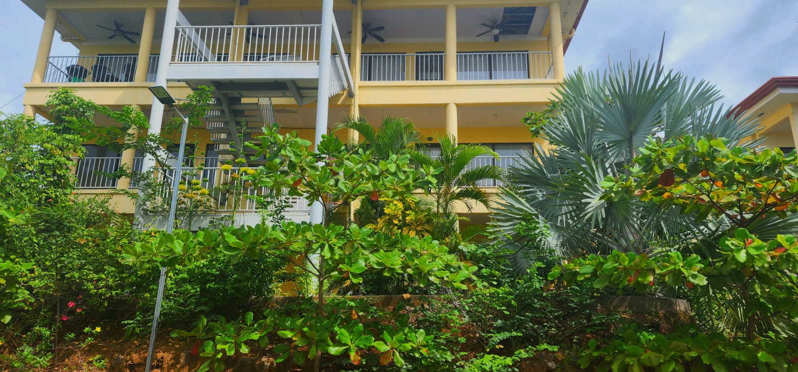 Vista Hermosa A4 - Fully Furnished 2nd-Floor Condo w/ Partial Ocean View