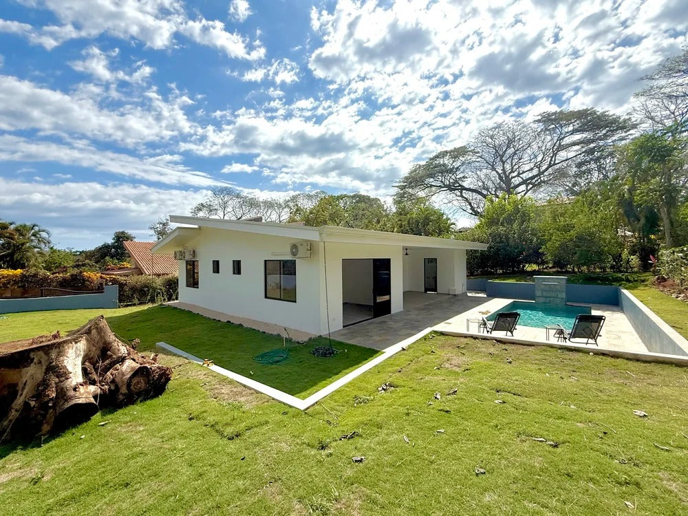 Charming 3BR Home in Private Gated Community Near the Beach
