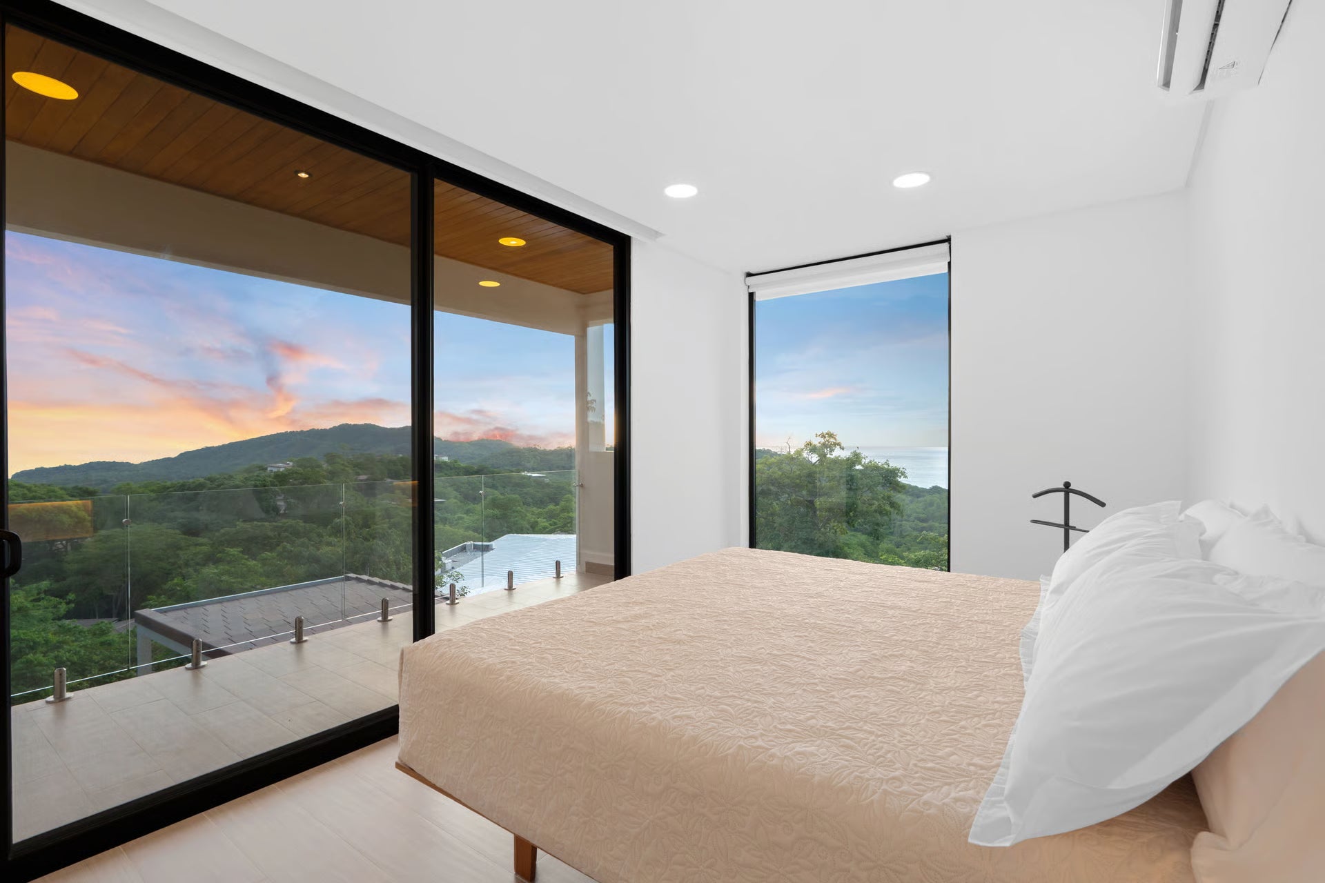 Casa Flores del Mar | Modern Ocean View Home